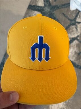 New Era Yellow Cap with Blue Seattle Mariners fitted